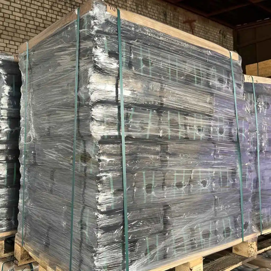 Kudras briketes uz paletes 960kg uz noliktavas